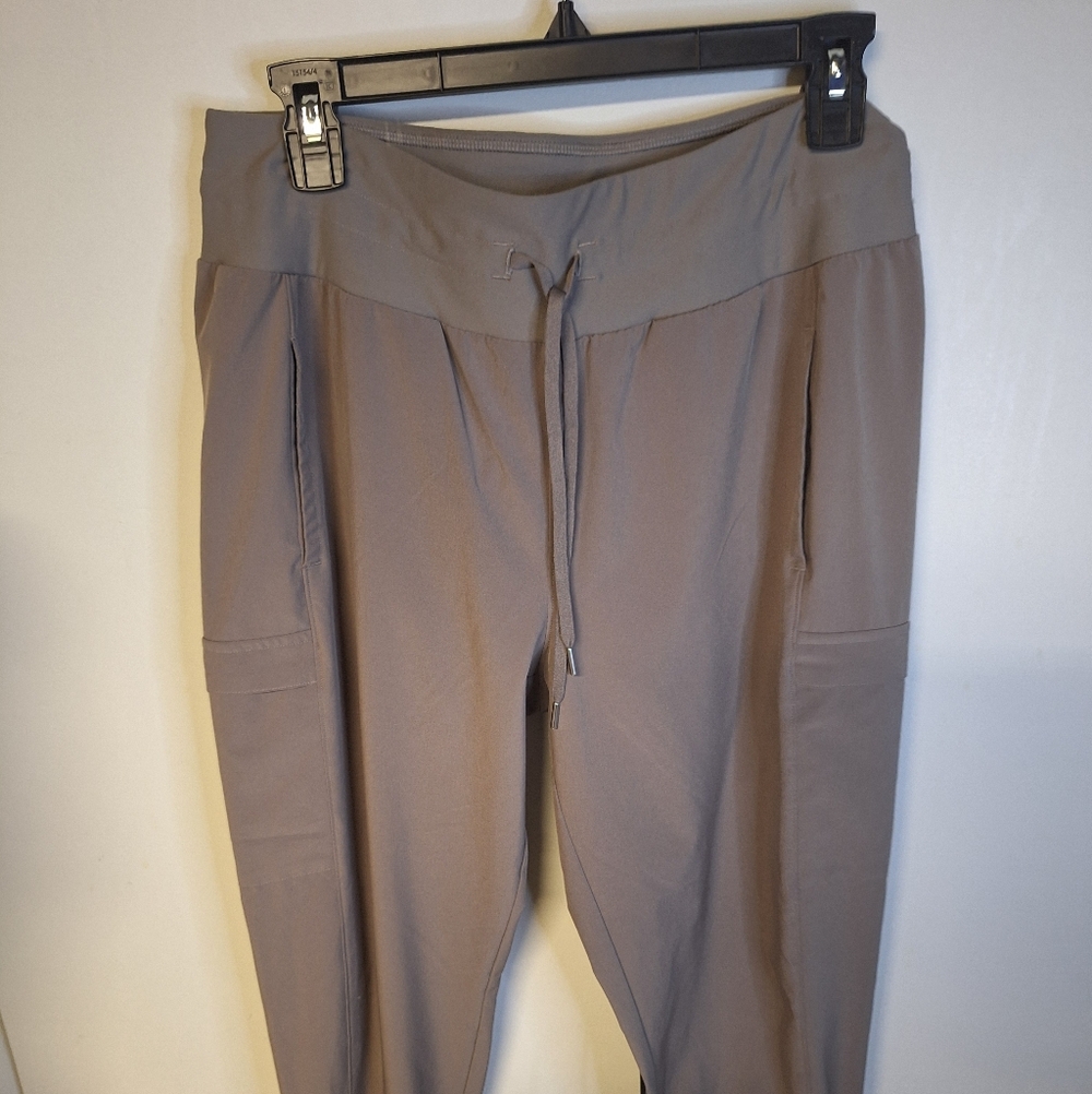 Calla Taupe Joggers Cropped Size Med - Picture 6 of 7